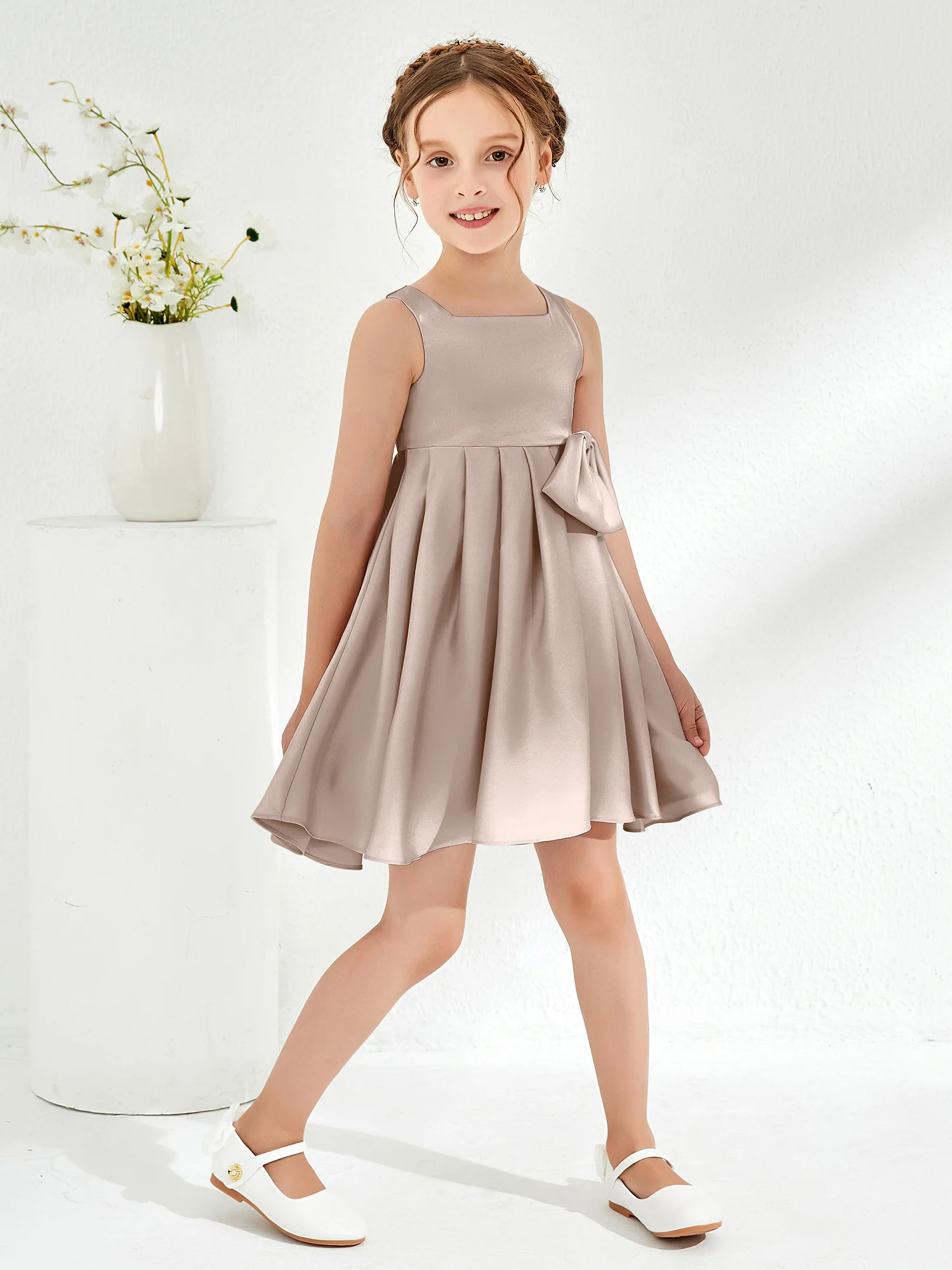 Square Pleated Knee-Length Girl's Dress with Bow Taupe - Image 3
